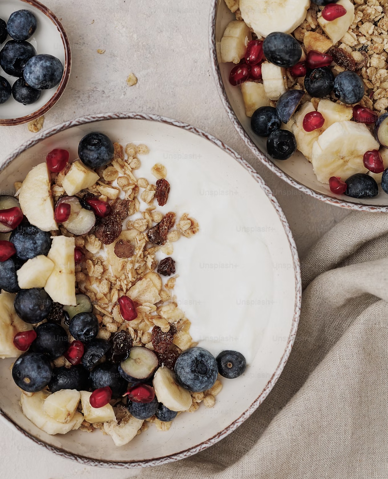 Granola with fresh fruit and yogurt