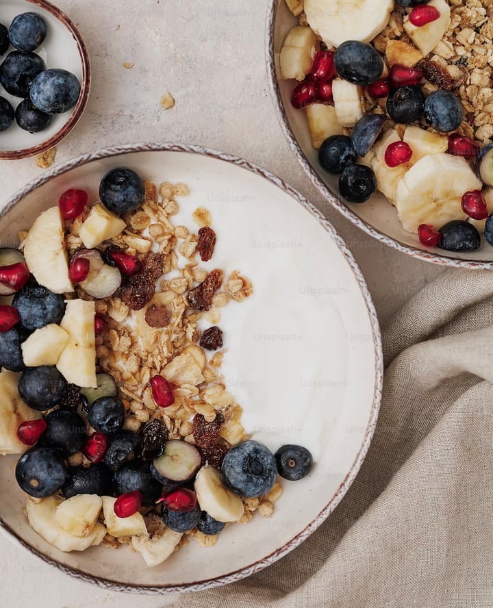 Granola with fresh fruit and yogurt